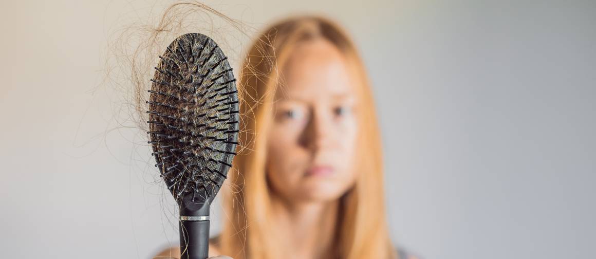 Réparer les cheveux abîmés : Conseils pour retrouver des cheveux sains