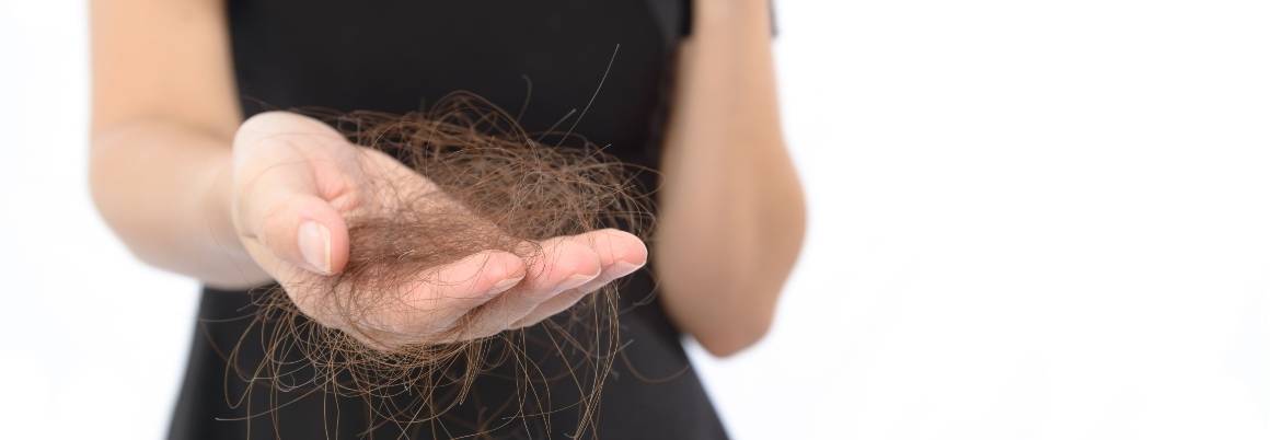 Le déséquilibre hormonal peut-il provoquer la chute des cheveux chez les femmes ?