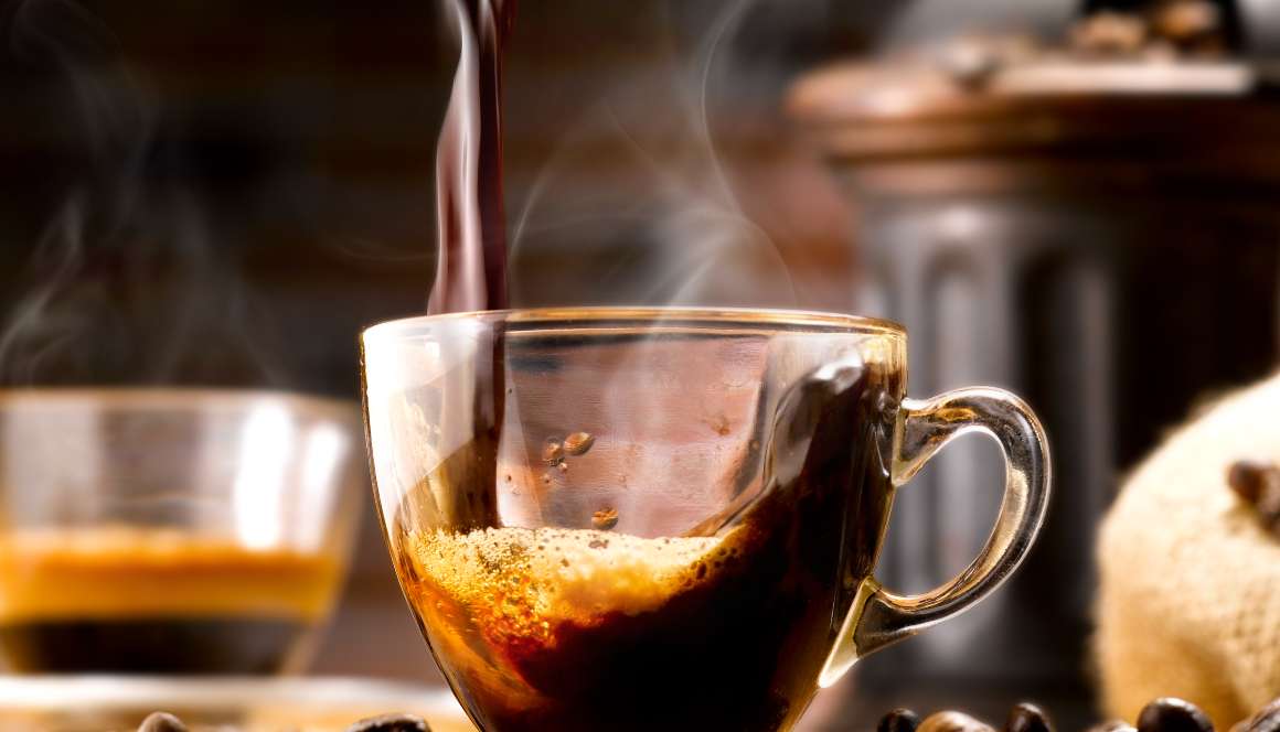 Découvrez l'impact de la caféine sur les niveaux de magnésium et son incidence sur votre santé. En savoir plus sur le café, l'appauvrissement en magnésium et la prévention.