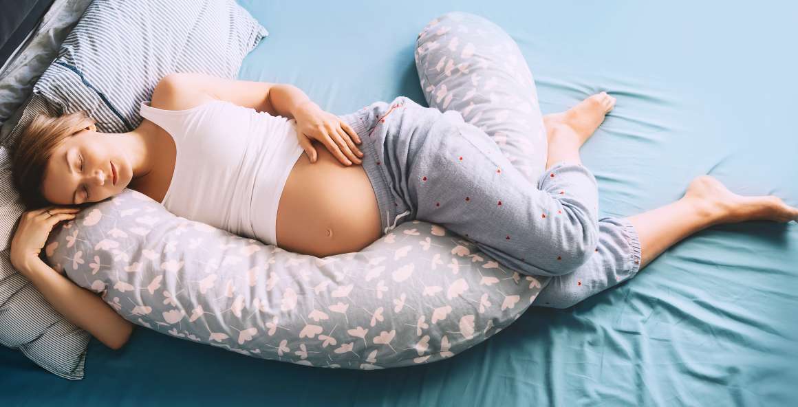 la position idéale pour dormir pendant la grossesse - les 3 premiers mois
