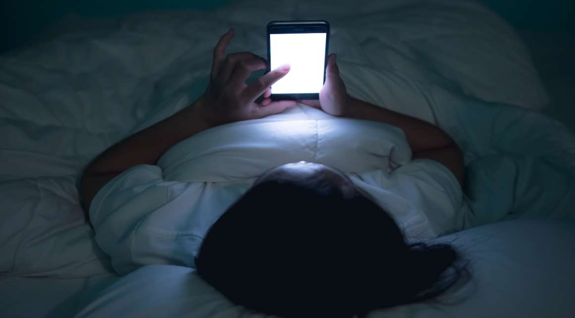 Comment les médias sociaux affectent-ils le sommeil ?