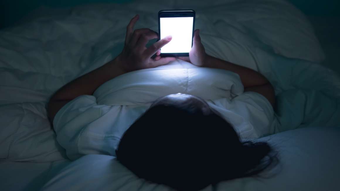 SMS pendant le sommeil : causes et prévention